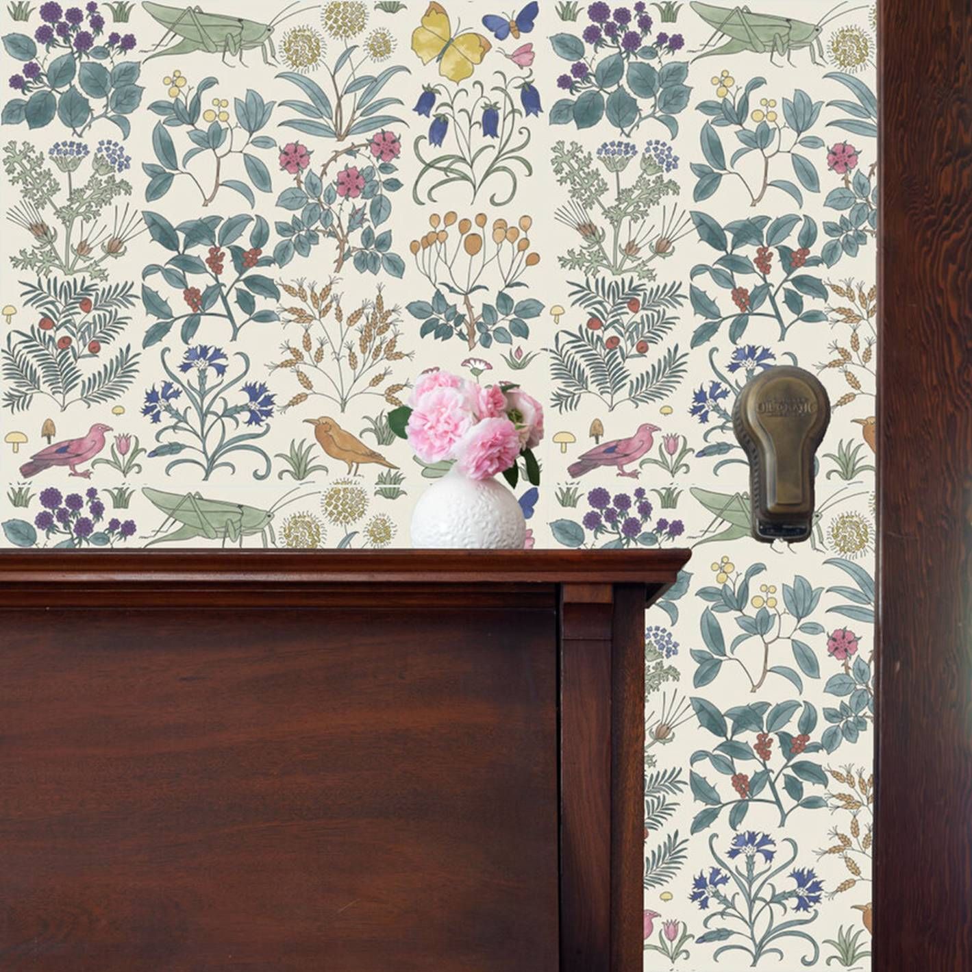 庭の植物と動物を持つapothecaryの庭の壁紙。ボタタン - Herbal Wallpaper のレビューと価格